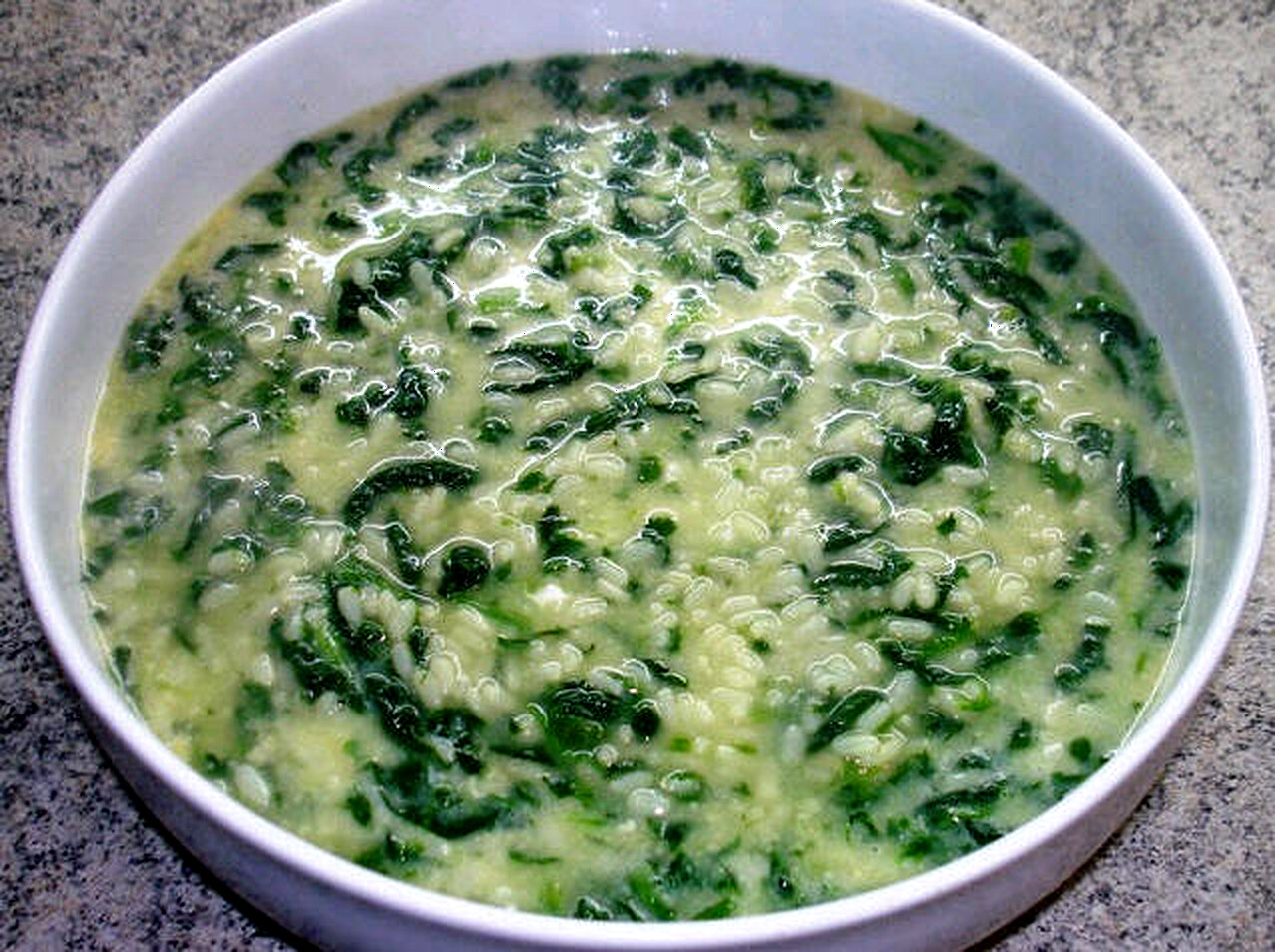 Minestra di riso spinaci e uova